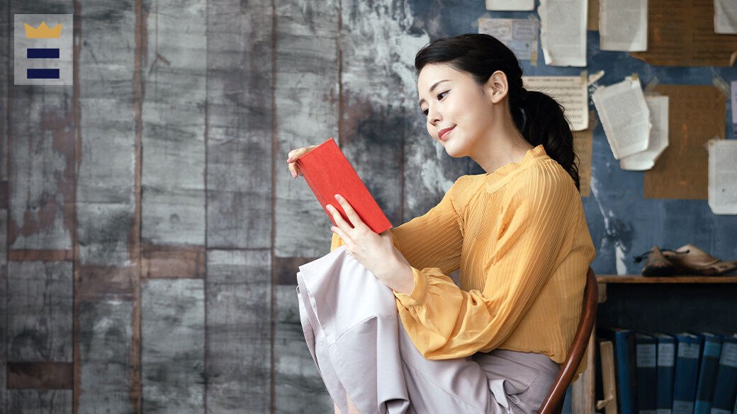 For the best lighting while reading, pick a lamp that offers warm lighting at around 450 lumens.